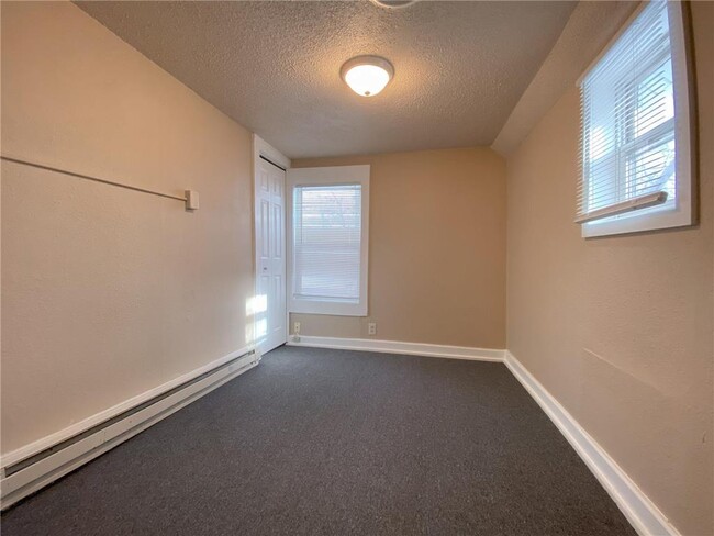 Building Photo - 916 Farrington St