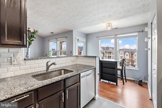 Building Photo - 700 Orchard Overlook Orch