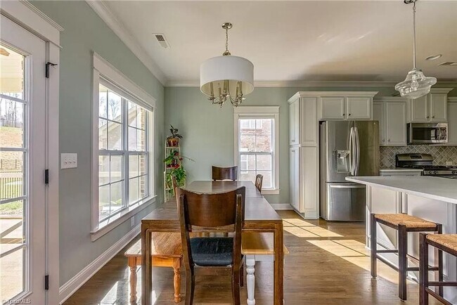 Building Photo - Executive home in popular Lewisville