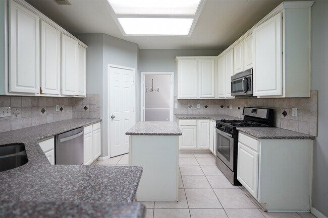 Building Photo - 2403 Blue Shadow Dr