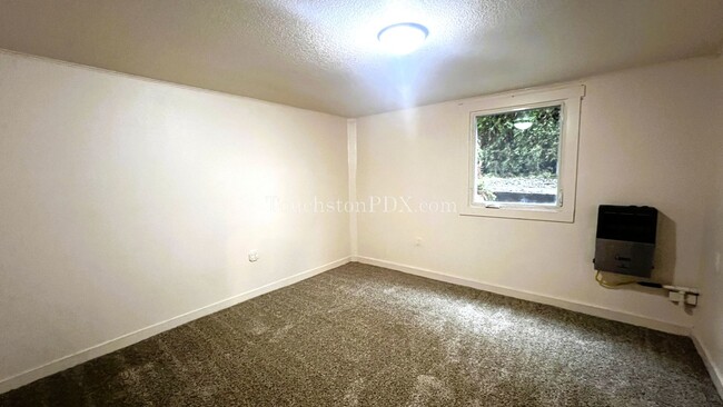 Building Photo - Charming Duplex on SE Milwaukie Ave