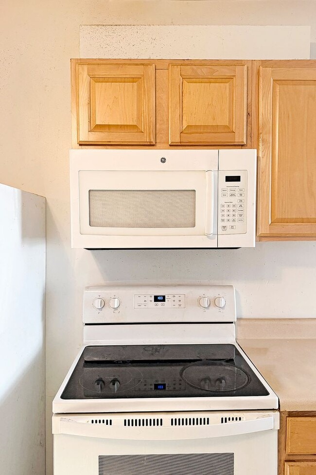 Building Photo - Pet-Friendly Studio Apartment Within Historic Scottsville Building