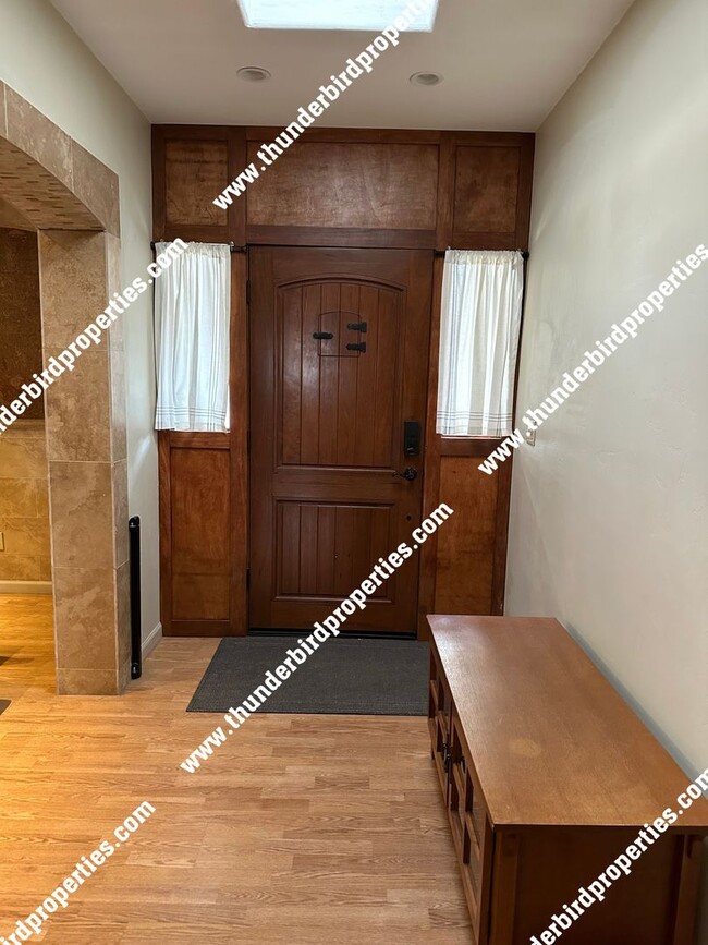 Building Photo - Gorgeous NE Heights Home