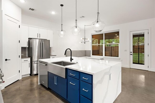 Building Photo - 4602 Mt Vernon Dr