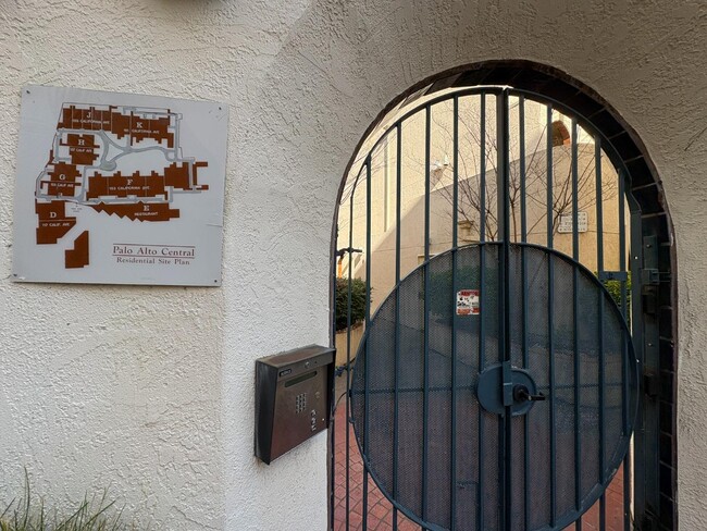 Building Photo - 153 California Ave