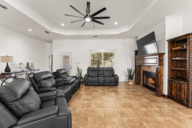 Building Photo - 1400 N Redondo Ave