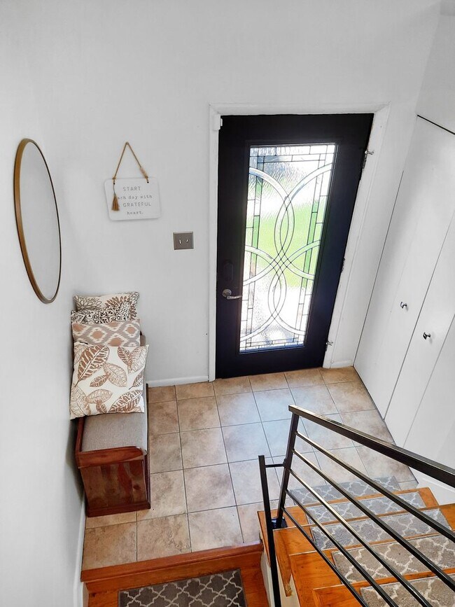 Building Photo - Experience refined living in the gated Dulaney Towers Community