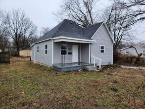 Building Photo - Spacious 3-Bedroom, 1-Bathroom Home AVAILABLE NOW!!