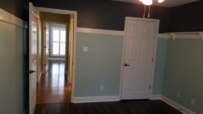 Building Photo - 2108 Cherokee Dr