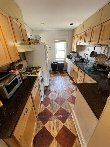 Primary Photo - 712 W 28th St