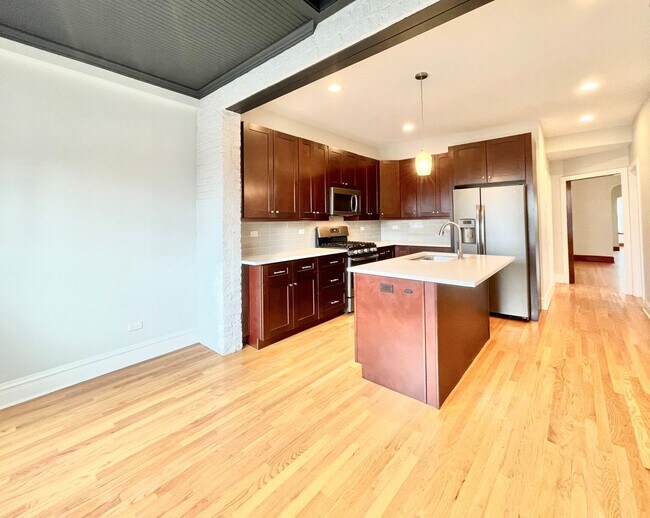 Building Photo - 2652 N Harding Ave