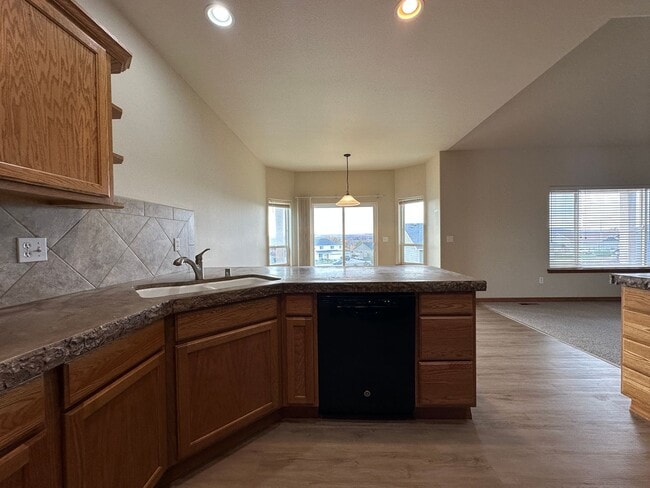 Building Photo - Luxury, One Level Living!