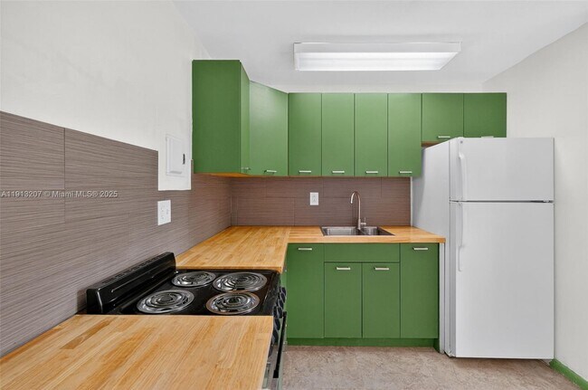 Building Photo - 345 Michigan Ave