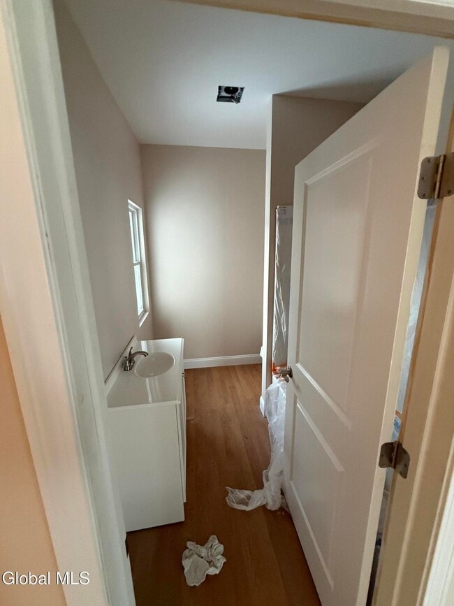 Building Photo - 253 6th Ave