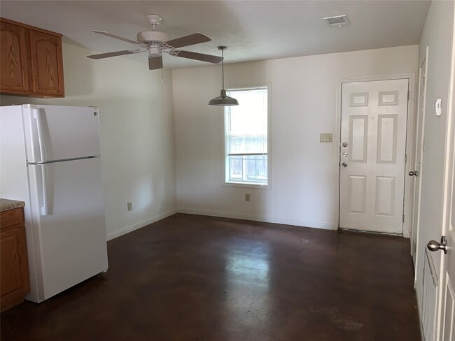 Building Photo - 4504 College Main St