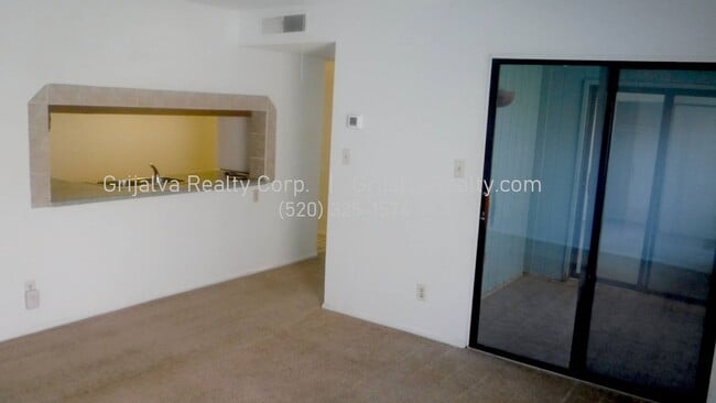 Building Photo - **MOVE-IN SPECIAL ** Spacious 2 Bedroom, 1...