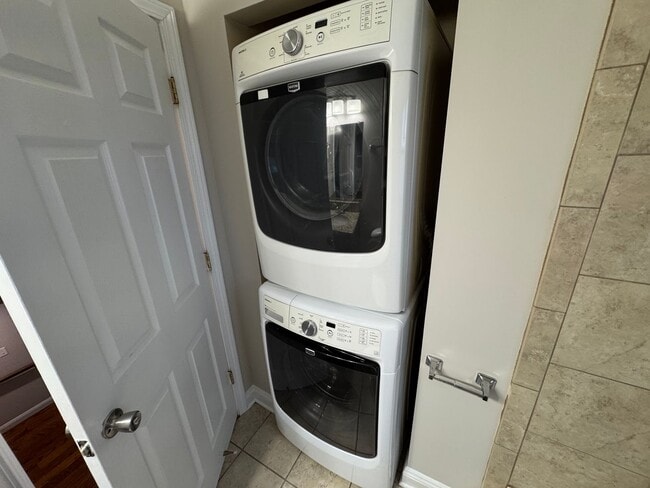 Building Photo - 422 State St