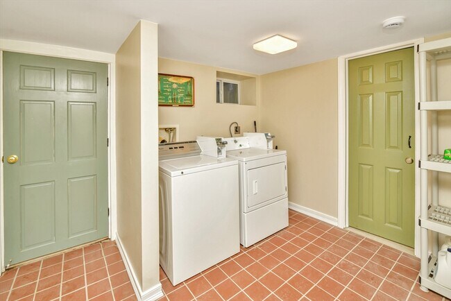 Building Photo - 88 Pearl St