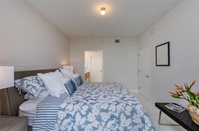 Building Photo - 16385 Biscayne Blvd