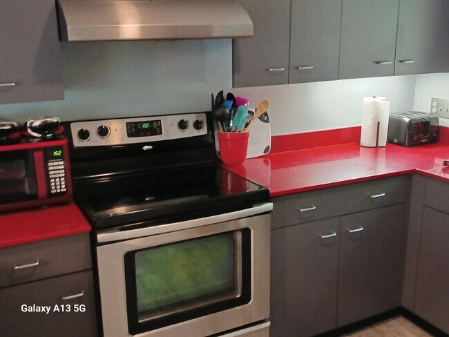 Building Photo - 114 Easterly Rd