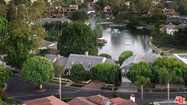 Building Photo - 10030 Toluca Lake Ave