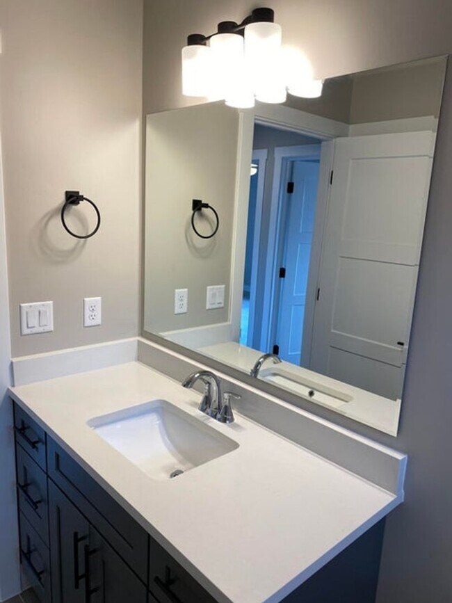 Building Photo - Beautifully Designed 3 Bedroom Townhome Ne...