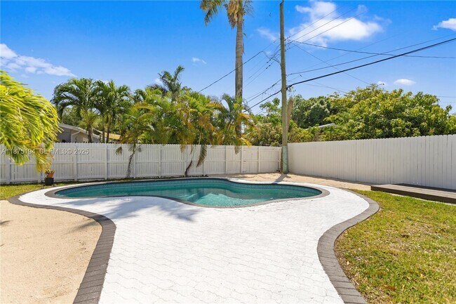 Building Photo - 1524 SW 32nd Ct