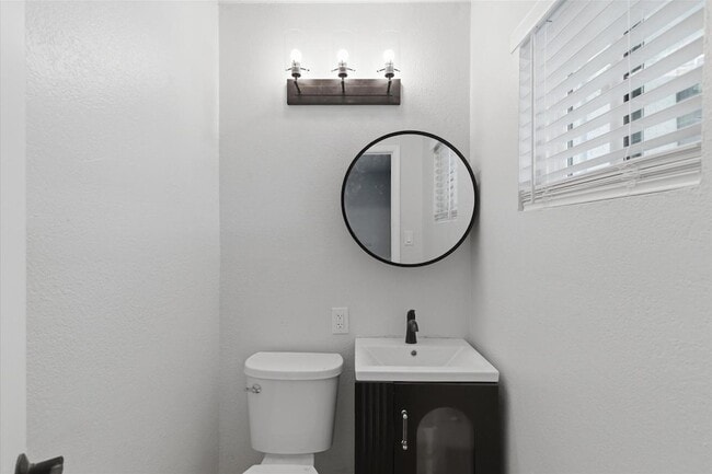 Building Photo - 6622 W Peck Dr