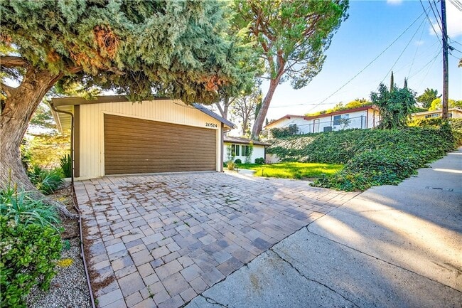 Building Photo - 20524 Rhoda St