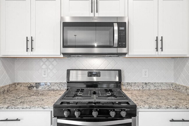 Building Photo - Dog Friendly Four Bedroom Near I24!