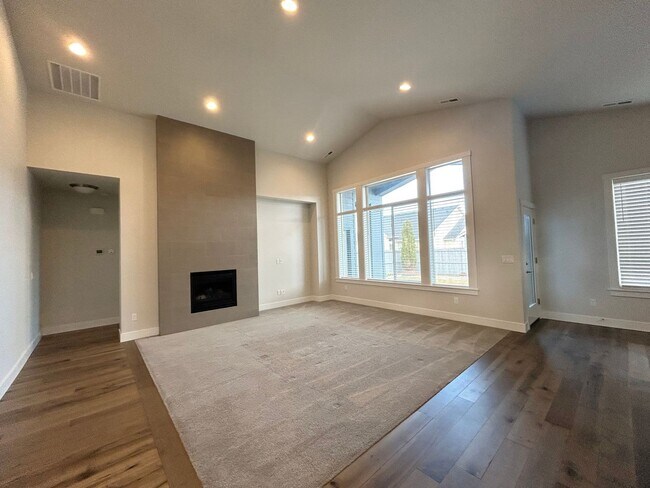 Building Photo - Gorgeous 3 bedroom 2 bathroom Home in Nampa