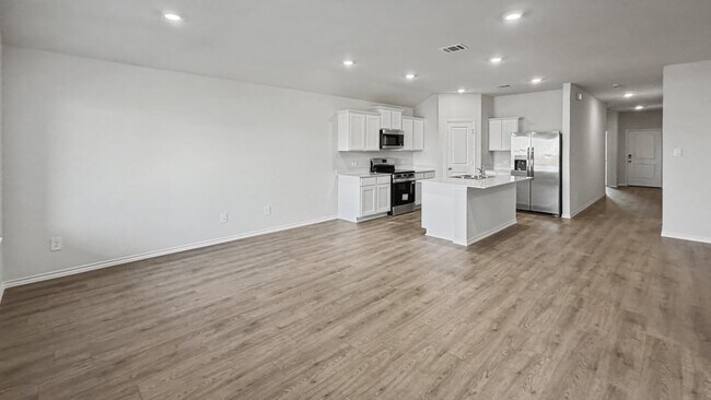 Building Photo - 3405 Tomahawk Dr