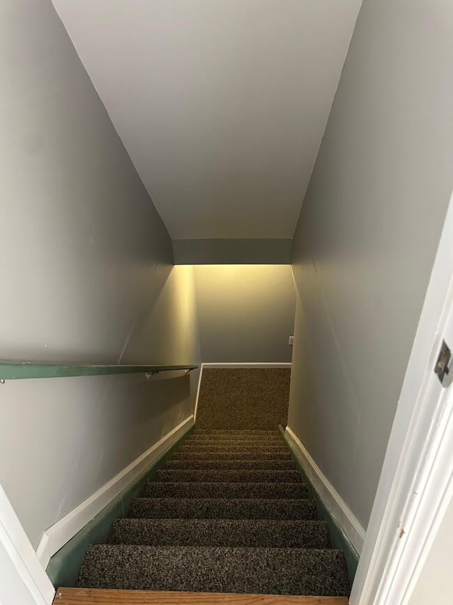 Building Photo - 319 Charles Ave