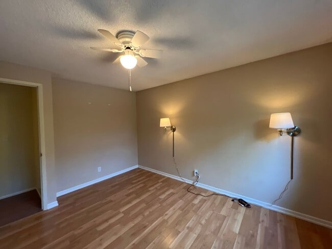 Building Photo - Hayden Bridge Four Bedroom