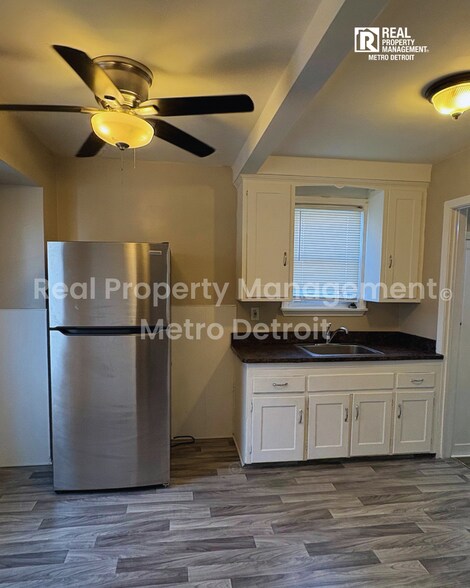 Building Photo - 21242 Beechwood Ave