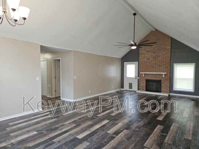 Building Photo - 1702 Harrogate Dr