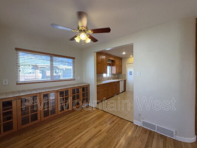 Building Photo - 1878 E Stratford Ave