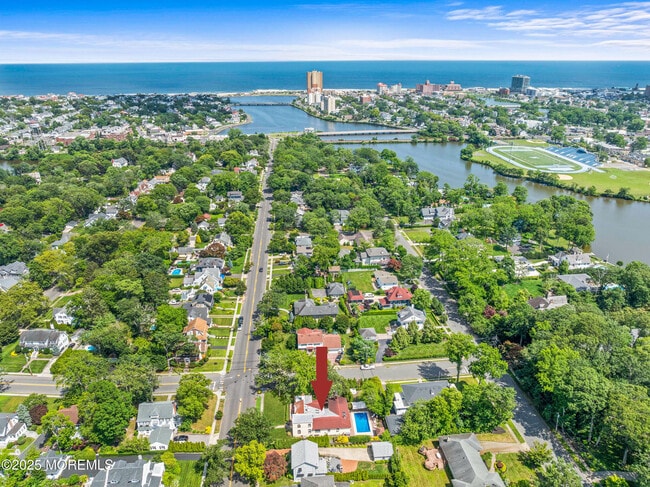 Building Photo - 400 Grassmere Avenue