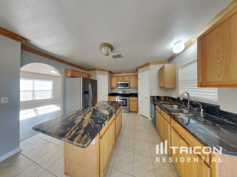 Building Photo - 12610 Lake Vista Dr
