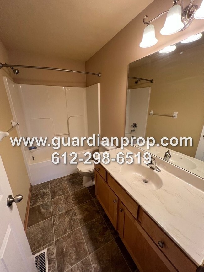 Building Photo - Huge End Unit Townhouse Available Now, Open Floor Plan, Loft Area, 2 Car Garage