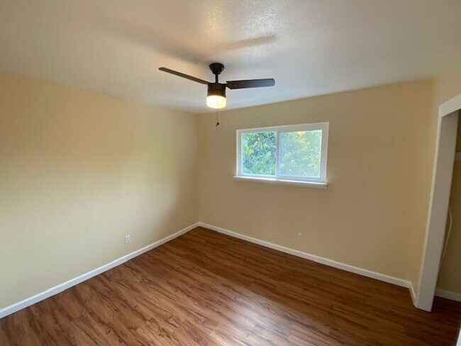 Building Photo - 5712 Kenneth Ave