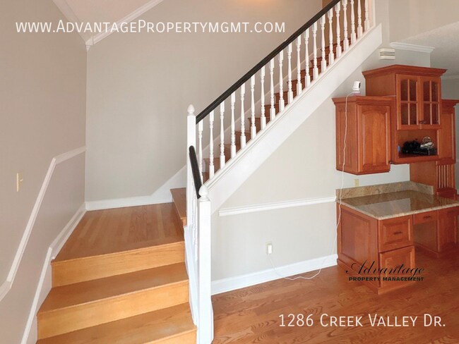 Building Photo - 1286 Creek Valley Dr