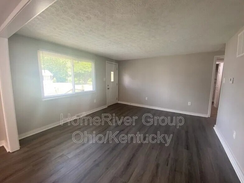 Building Photo - 4618 Farnham Ave