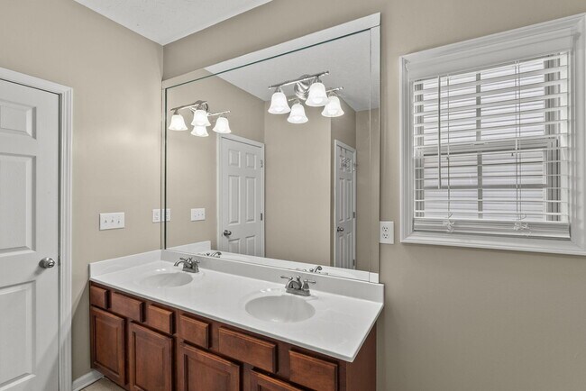 Building Photo - 777 Maidencane Dr