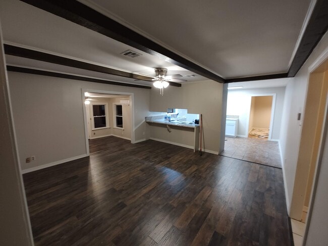 Building Photo - 2025 N 432