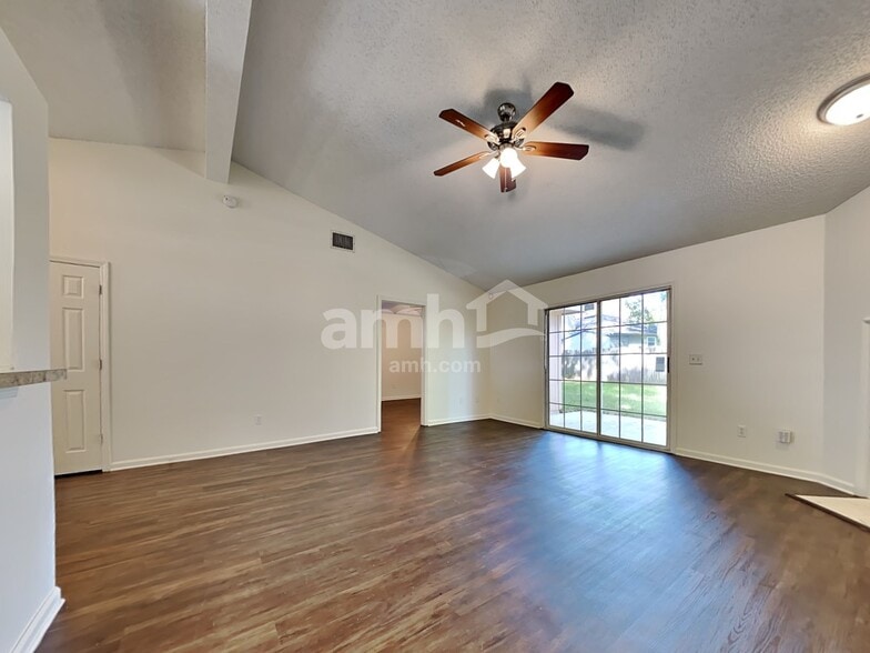 Building Photo - 8034 Macinnes Dr