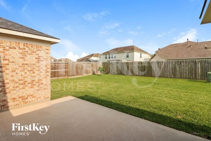 Building Photo - 5914 Rosemary Circle