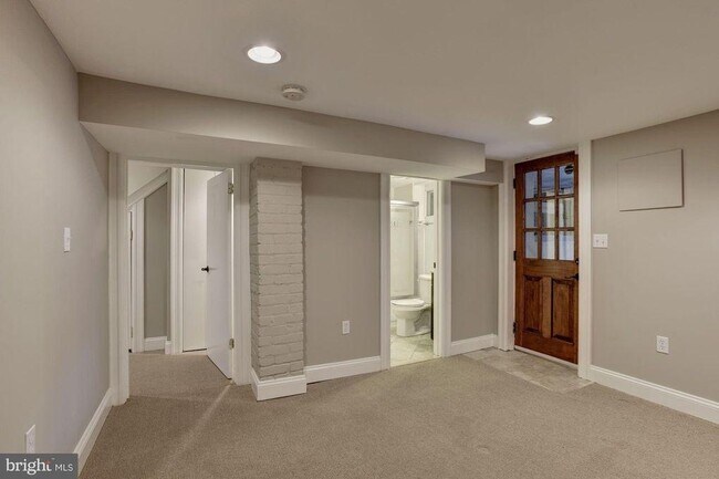 Building Photo - 3914 New Hampshire Ave NW