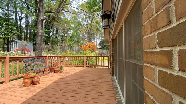 Building Photo - 2901 Victoria Dr