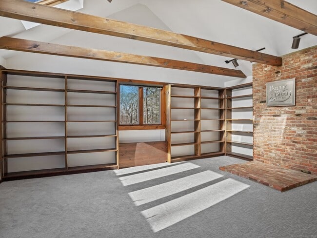 Building Photo - 8 Bayberry Ridge Rd